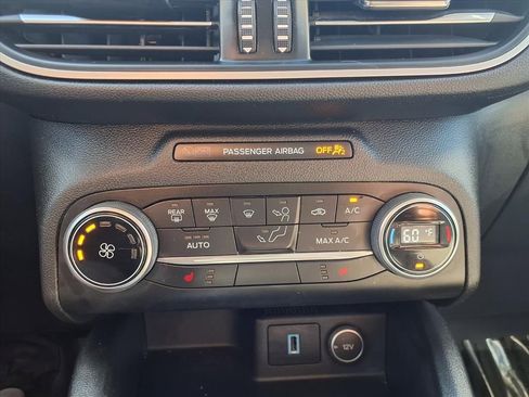 Used 2020 Ford Escape SE image 12