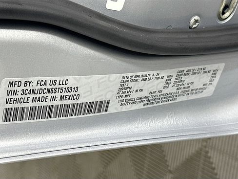 Used 2025 Jeep Compass Limited image 12