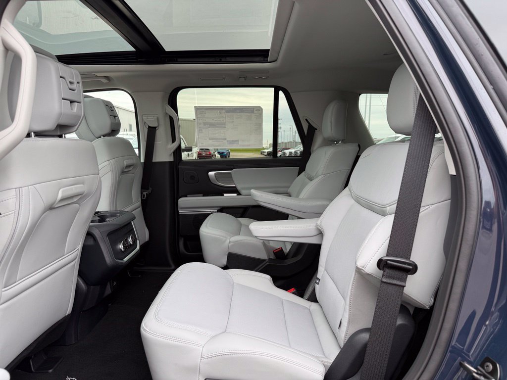 Used 2027 Ford Expedition Platinum RWD image 9