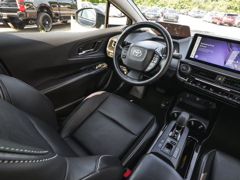 Used 2025 Toyota Prius AWD image 39