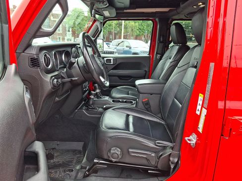 Used 2019 Jeep Wrangler Unlimited Sahara AWD/4WD image 15