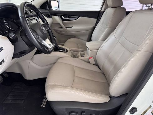 Used 2021 Nissan Rogue Sport SL w/ Premium Package FWD image 9