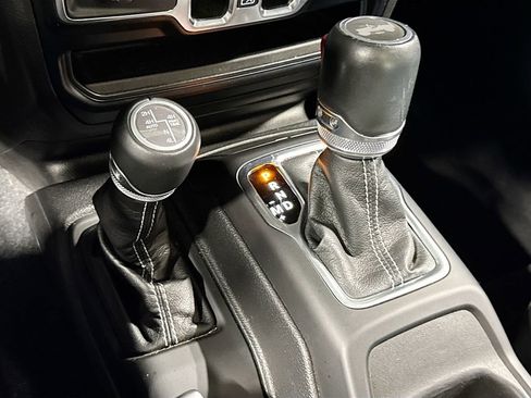 Used 2023 Jeep Wrangler Unlimited Sahara image 19