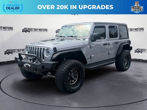 Used 2019 Jeep Wrangler Unlimited Sahara AWD/4WD image 3