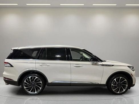 Used 2023 Lincoln Aviator Reserve w/ Equipment Group 201A AWD/4WD image 2