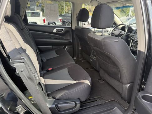 Used 2020 Nissan Pathfinder SV image 34