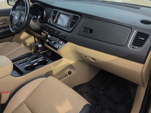Used 2021 Kia Sedona EX image 26
