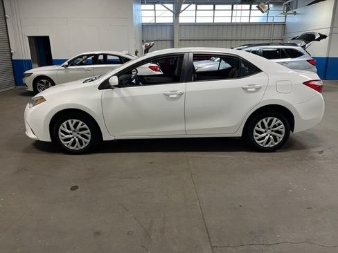 Used 2016 Toyota Corolla LE FWD image 6