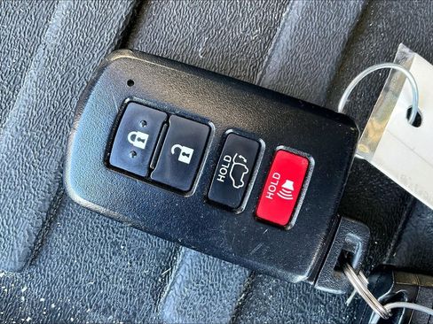 Used 2019 Toyota Highlander AWD V6 image 8