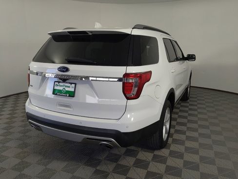Used 2017 Ford Explorer XLT FWD image 9