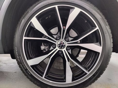 Certified 2024 Volkswagen Tiguan SEL R-Line w/ MDO Package, Two-Row image 16