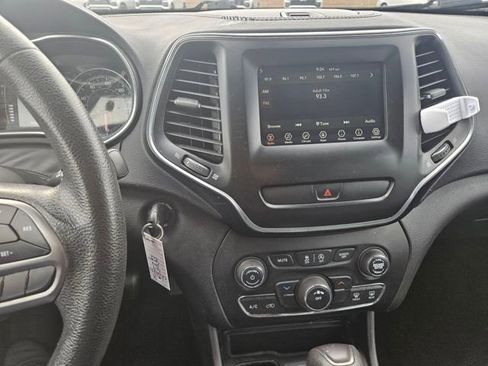 Used 2019 Jeep Cherokee Latitude w/ Popular Appearance Group image 17