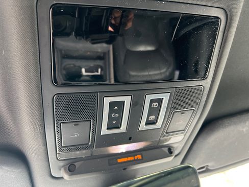 Used 2023 Land Rover Defender 110 X-Dynamic SE image 28