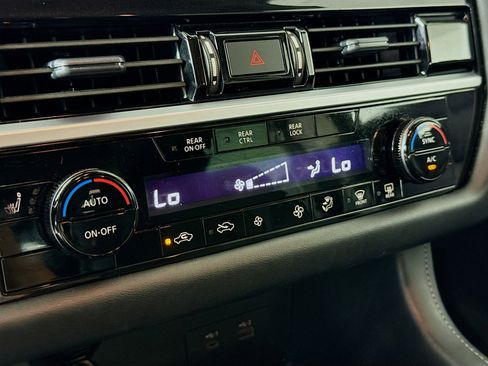 Used 2025 Nissan Pathfinder SV FWD image 17
