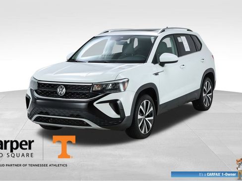 Used 2024 Volkswagen Taos SE FWD image 1