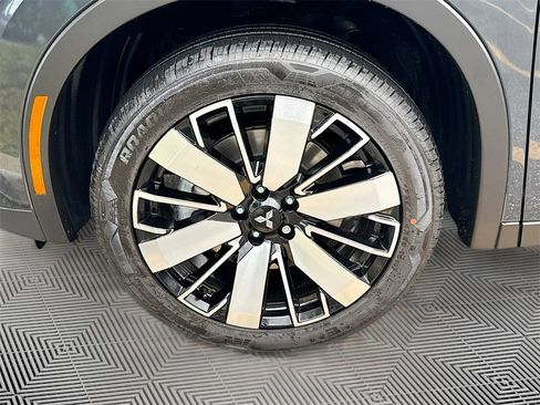 New 2025 Mitsubishi Outlander SE image 34