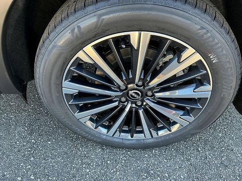 New 2026 Nissan Pathfinder Platinum image 9