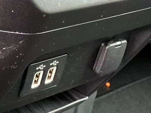 Used 2019 Ford F150 XLT image 25