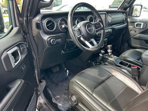 Used 2022 Jeep Wrangler Unlimited Sahara w/ Cold Weather Group AWD/4WD image 7
