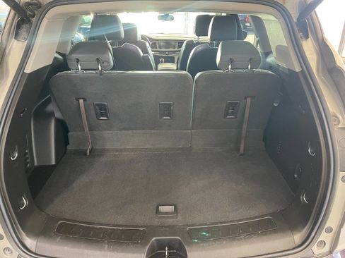 Used 2019 Buick Enclave Essence image 8