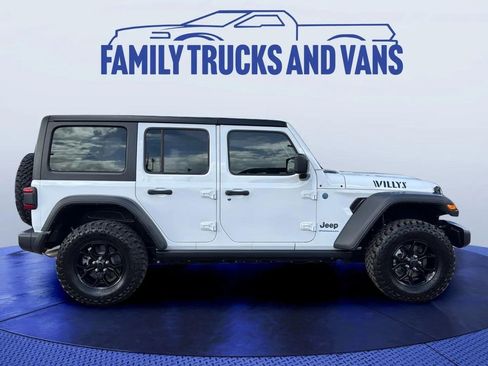Used 2024 Jeep Wrangler Unlimited AWD/4WD image 6