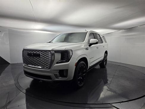Used 2023 GMC Yukon Denali w/ Advanced Technology Package image 5