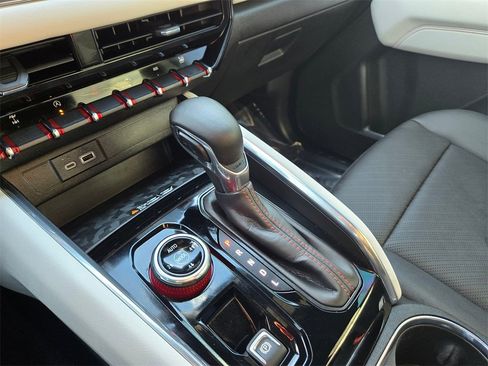 Used 2024 GMC Canyon AT4X image 20