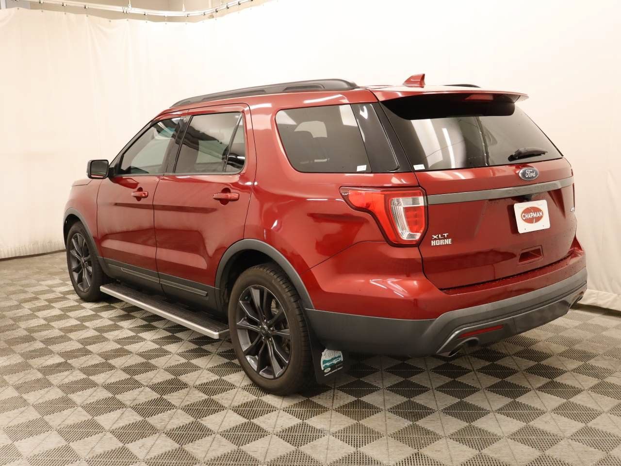 Used 2017 Ford Explorer XLT w/ Equipment Group 202A AWD/4WD image 3