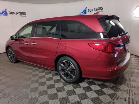 Used 2023 Honda Odyssey Elite image 3