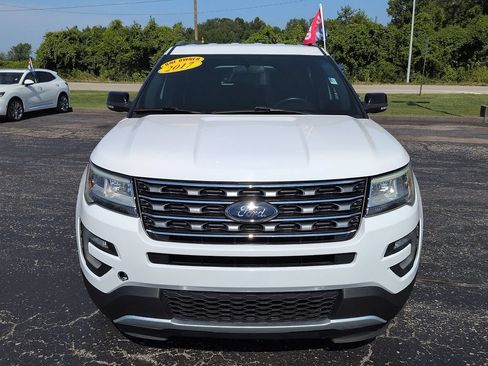 Used 2017 Ford Explorer XLT AWD/4WD image 3