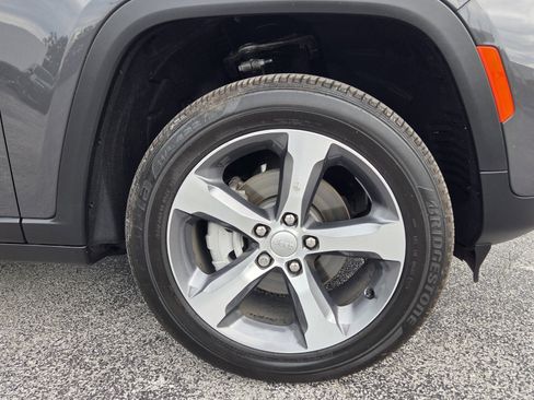 Used 2025 Jeep Grand Cherokee Limited AWD/4WD image 9