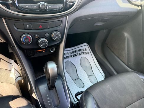 Used 2019 Chevrolet Trax LT w/ LT Convenience Package FWD image 14