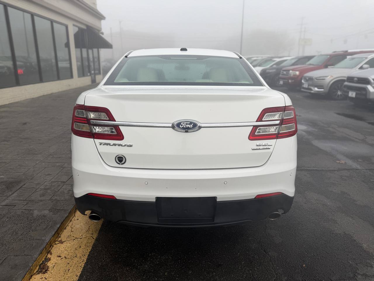 Used 2018 Ford Taurus SEL FWD image 8