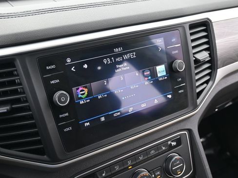 Used 2021 Volkswagen Atlas Cross Sport SE w/ Panoramic Sunroof Package image 24