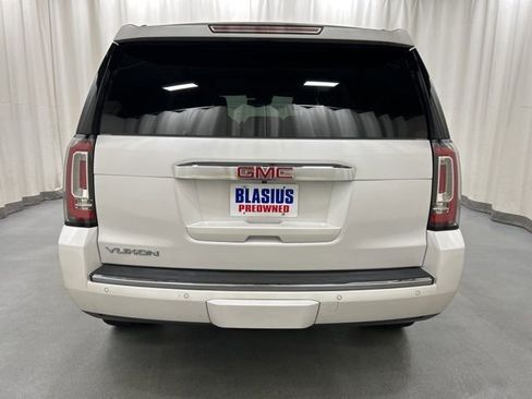 Used 2020 GMC Yukon Denali w/ Denali Premium Package image 35