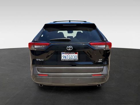 Used 2020 Toyota RAV4 LE w/ Carpet Mat Package AWD/4WD image 5