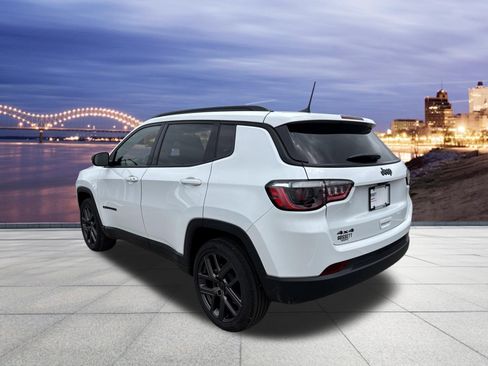 Used 2026 Jeep Compass Latitude AWD/4WD image 3