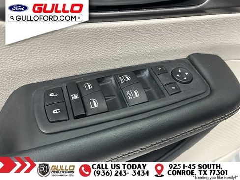 Used 2023 Chrysler Pacifica Touring-L FWD image 20
