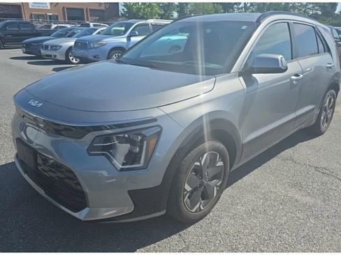 Used 2024 Kia Niro Wave w/ Wave Preserve Package FWD image 1