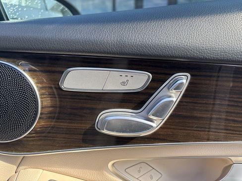 Used 2022 Mercedes-Benz GLC 300 w/ Premium Package Lite image 28