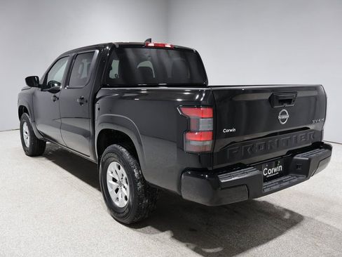 Used 2024 Nissan Frontier SV image 10