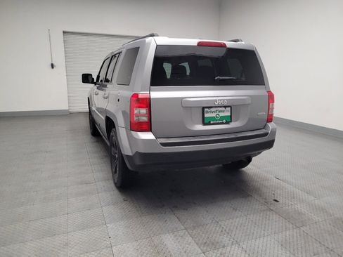 Used 2017 Jeep Patriot Latitude FWD image 6