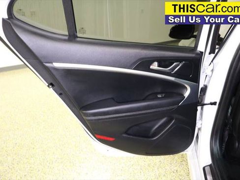 Used 2020 Genesis G70 2.0T RWD image 33
