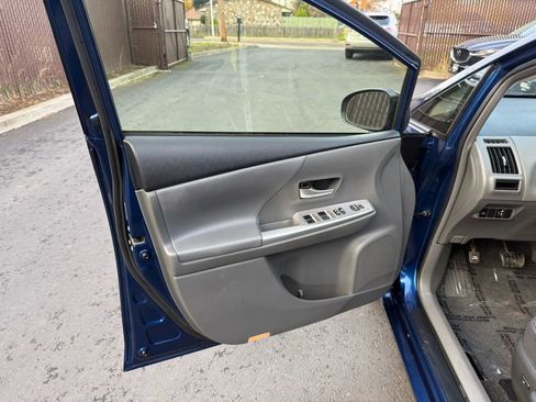 Used 2012 Toyota Prius V Three image 10