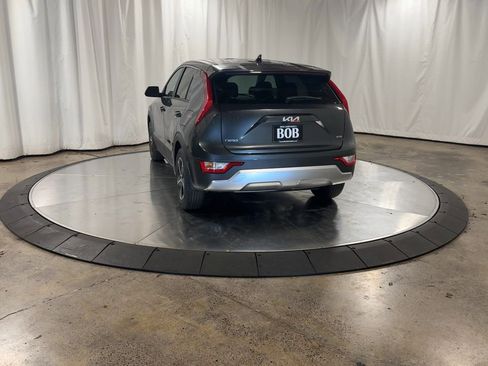 Certified 2025 Kia Niro LX image 7