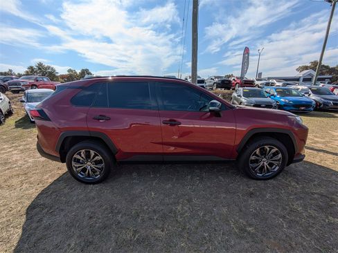 Used 2022 Toyota RAV4 XLE Premium image 2