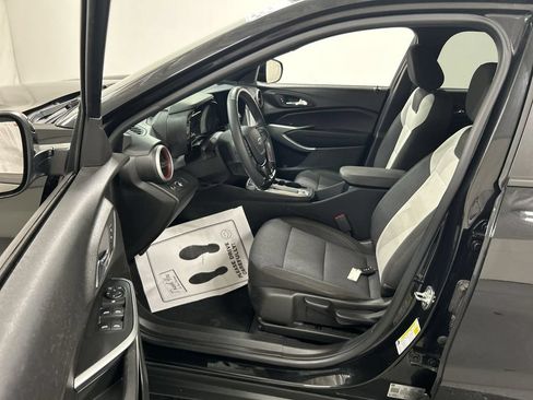 Certified 2024 Chevrolet Trax RS w/ Driver Confidence Package FWD image 9