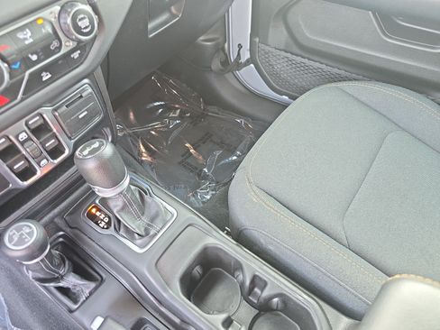 Used 2024 Jeep Wrangler Unlimited Sahara AWD/4WD image 22