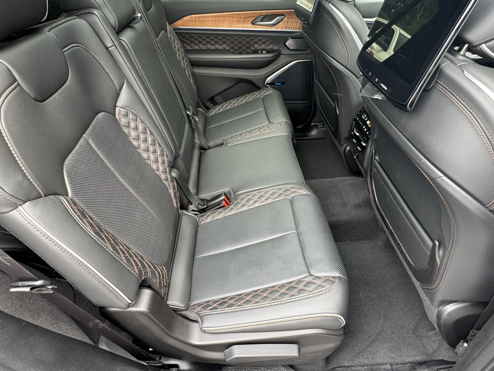 Used 2024 Jeep Grand Cherokee L Summit AWD/4WD image 18