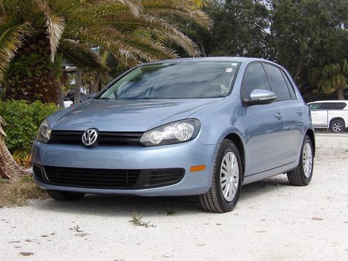 Used 2011 Volkswagen Golf 4-Door image 1